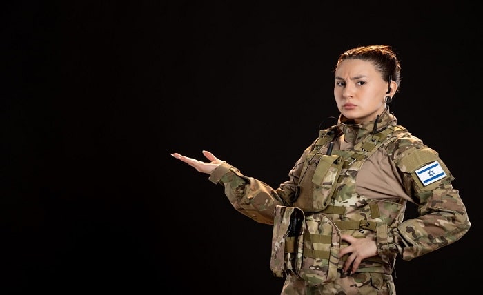 female soldier camouflage black wall 140725 95881