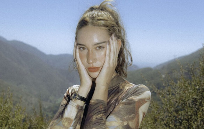 Julia Wolf Early Life and Background